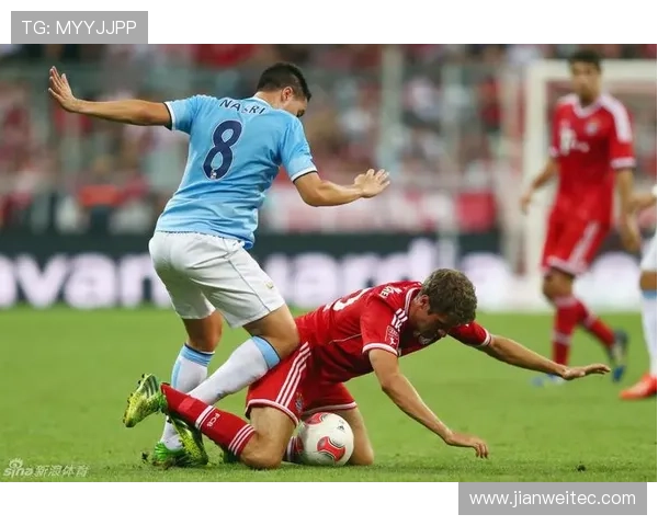 拜仁新款热身服色彩斑斓引发球迷热议纷纷吐槽设计失误